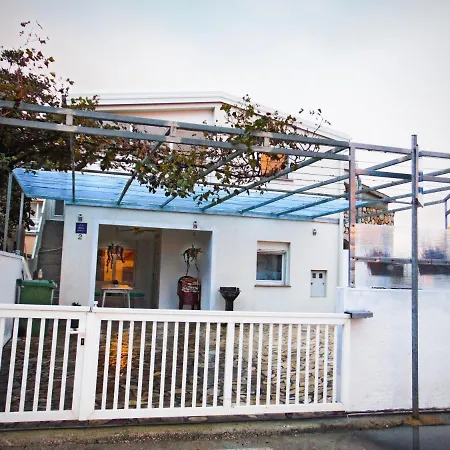 Apartman Mia *